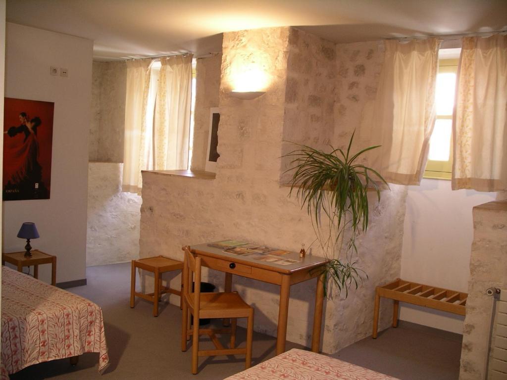 Hotel Abbaye Royale Saint-Jean-dʼAngély Zimmer foto