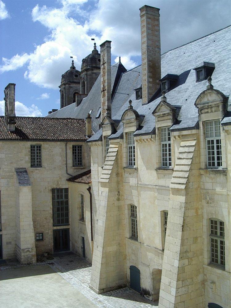 Hotel Abbaye Royale Saint-Jean-dʼAngély Exterior foto