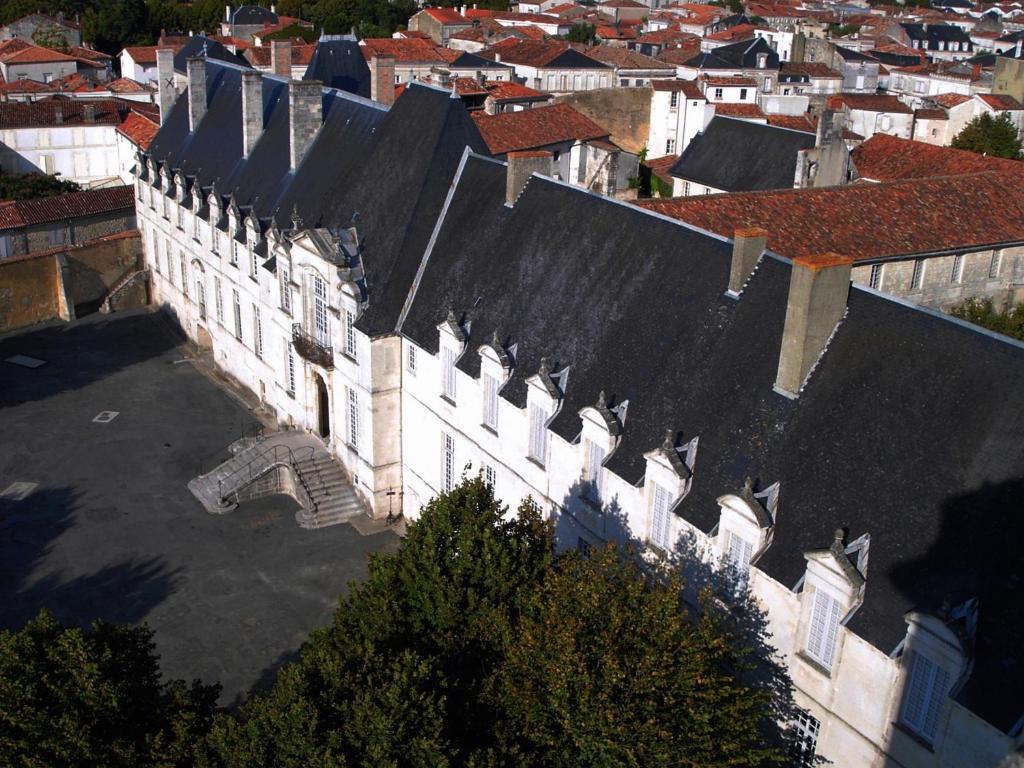 Hotel Abbaye Royale Saint-Jean-dʼAngély Exterior foto