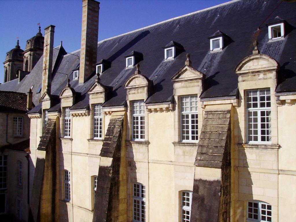 Hotel Abbaye Royale Saint-Jean-dʼAngély Exterior foto