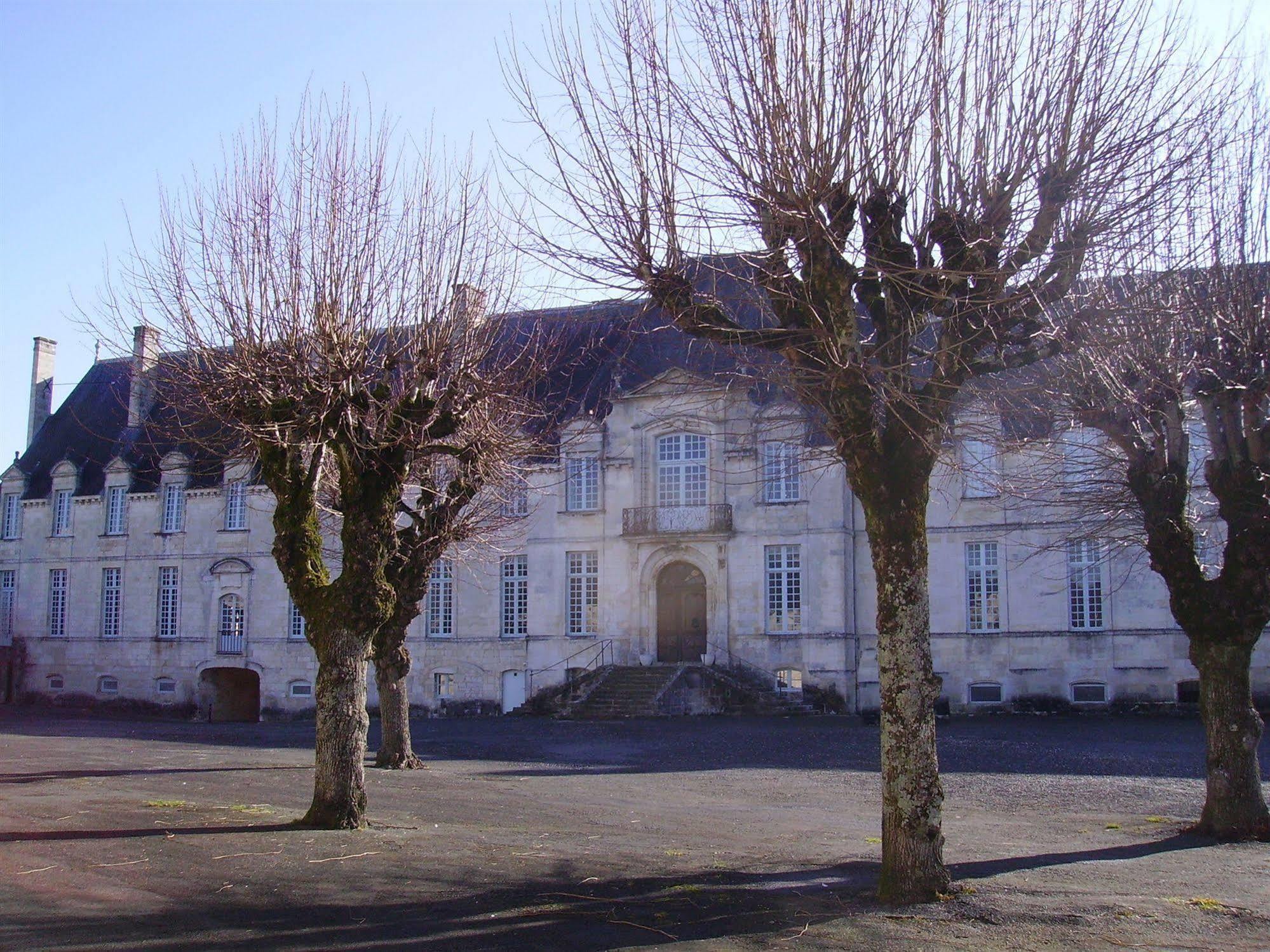 Hotel Abbaye Royale Saint-Jean-dʼAngély Exterior foto