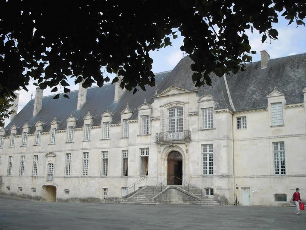 Hotel Abbaye Royale Saint-Jean-dʼAngély Exterior foto