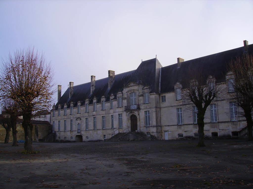 Hotel Abbaye Royale Saint-Jean-dʼAngély Exterior foto